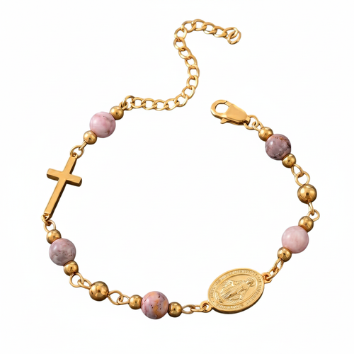 Religieuze gouden armband witte achtergrond
