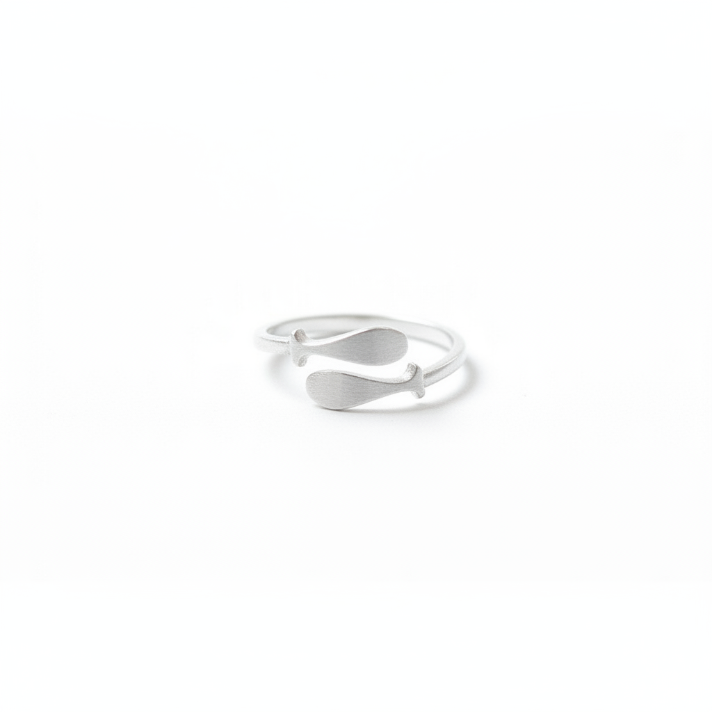 Zilveren Vis Ring op witte achtergrond